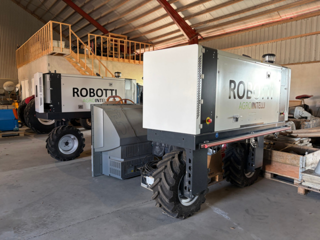 1530611-2 Self-propelled tractor Robotti AgroIntelli 150D 2021 (demo machine)