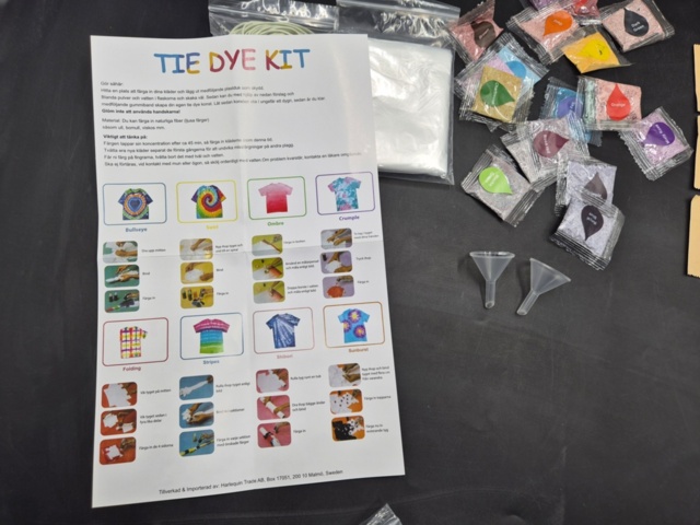 1530849-2 Tie dye-kit, 12 st - skapa egna motiv på kläder