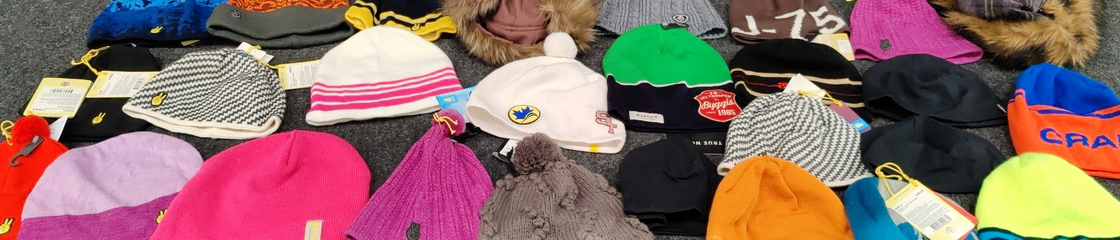 Image representing the auction - Sale of lots of clothes, shoes, slippers, hats, etc.
