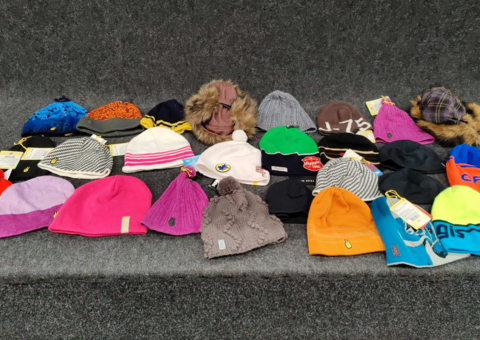 Image representing the auction - Sale of lots of clothes, shoes, slippers, hats, etc.