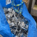 1421782-9 5st pallar med olika sorters montagefästen för solceller