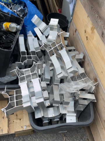 1421782-12 5st pallar med olika sorters montagefästen för solceller