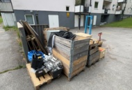 1421782 5st pallar med olika sorters montagefästen för solceller