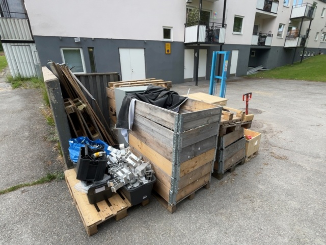 1421782-1 5st pallar med olika sorters montagefästen för solceller