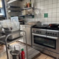 1411050-1 Diverse köksutrustning och tillbehör - Kylbänk, diskmaskin, induktionshäll, m.m.
