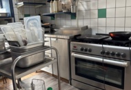1411050 Diverse köksutrustning och tillbehör - Kylbänk, diskmaskin, induktionshäll, m.m.