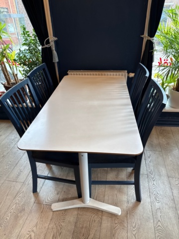 1411046-2 Restauranginredning - Bord 7 st och stolar 20 st