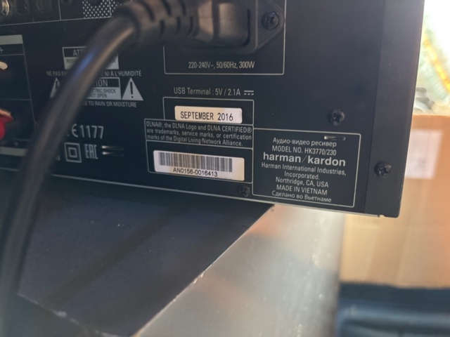 1411048-13 TV 2 st Samsung och ljudsystem