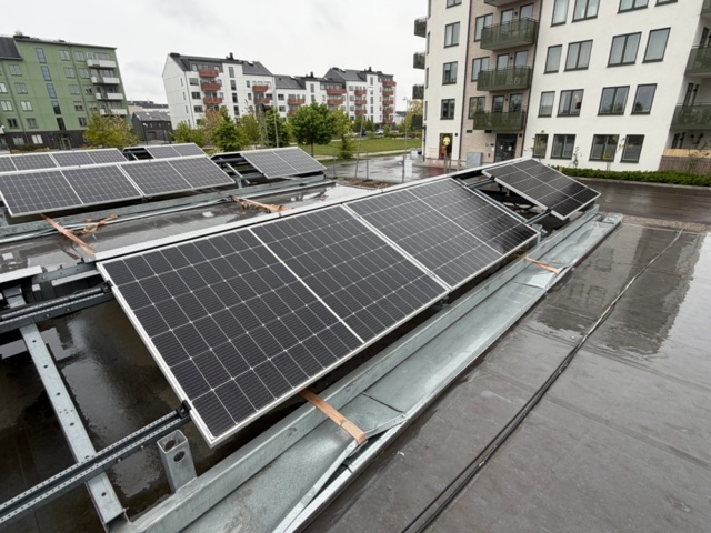 1531012-3 Solcellspaneler med växelriktare och panelställning - Solarwatt Panel vision AM 4.0 (405 Wp)