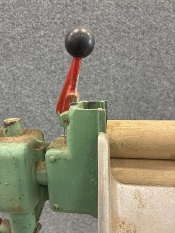 1530251-5 Historic, manually operated washing machine with an associated clothes wringer