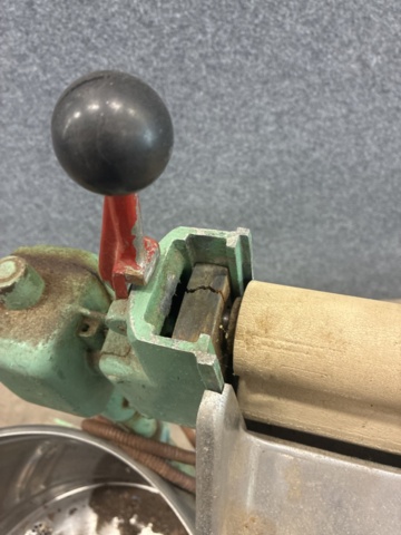 1530251-9 Historic, manually operated washing machine with an associated clothes wringer