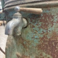 1530251-20 Historic, manually operated washing machine with an associated clothes wringer