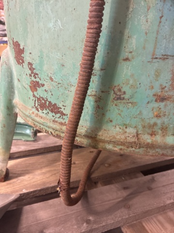 1530251-27 Historic, manually operated washing machine with an associated clothes wringer