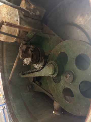 1530251-28 Historic, manually operated washing machine with an associated clothes wringer