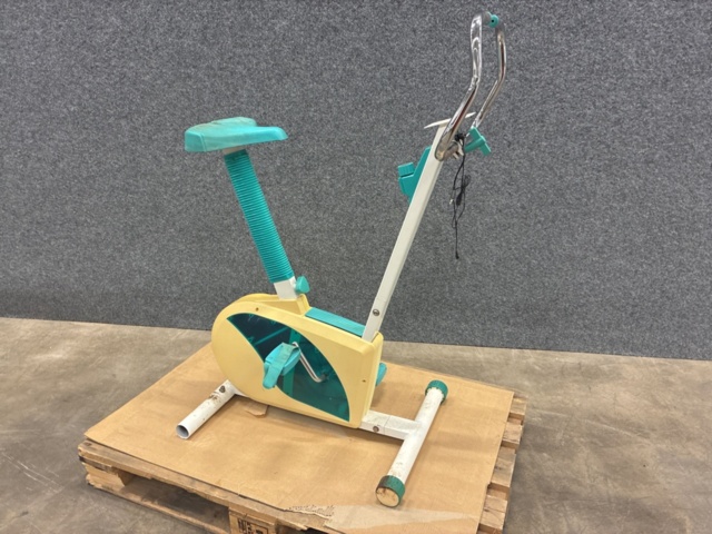 1531035-2 Äldre motionscykel