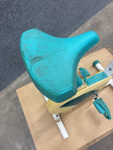 1531035-8 Äldre motionscykel