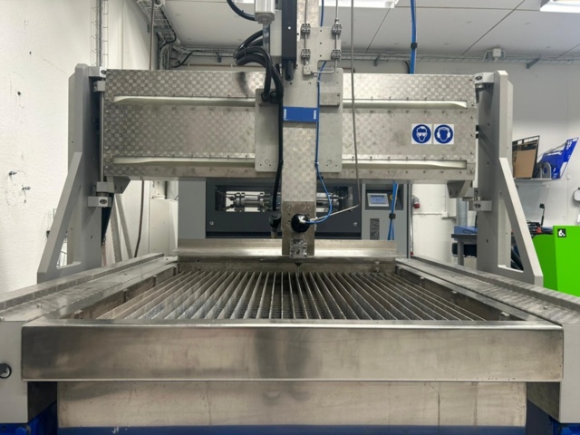 1531106-11 Waterjet cutting machine IGEMS CNC 3-Axis -2022