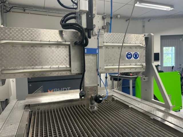 1531106-8 Waterjet cutting machine IGEMS CNC 3-Axis -2022
