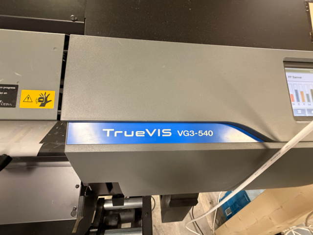 1530830-8 Large format printer with integrated cutting plotter - Roland TrueVIS VG3-540