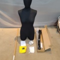 1530643-1 Mannekängtorso med stativ - flexibla armar
