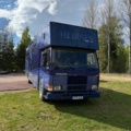 1176690-2 Stor hästtransport med pentry och sovavdelning