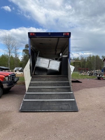 1176690-14 Stor hästtransport med pentry och sovavdelning