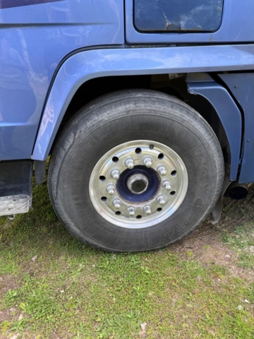 1176690-19 Stor hästtransport med pentry och sovavdelning