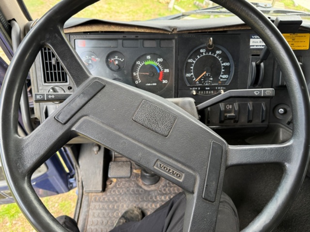1176690-29 Stor hästtransport med pentry och sovavdelning