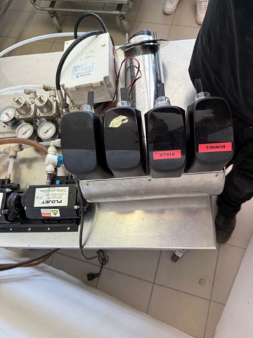 1352422-9 Kylanläggning för drycker. Torn för stillavatten, bubbelvatten och 2 övriga drycker