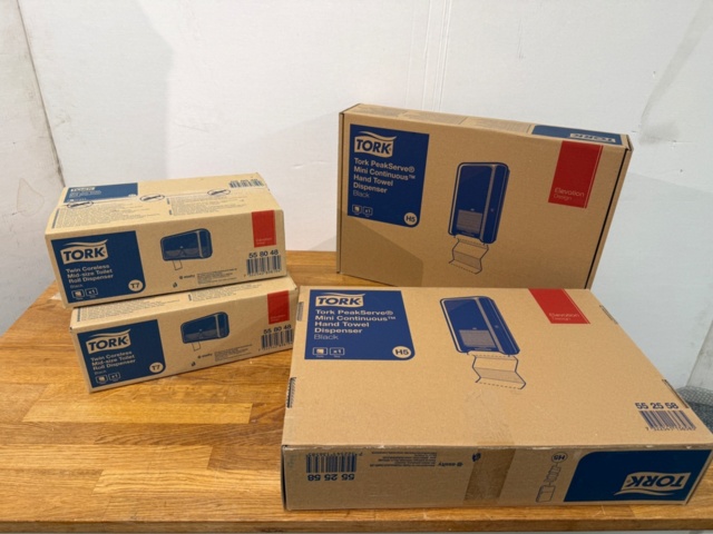 1352432-1 Nya hållare för handtork, toalettpapper