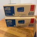 1352432-2 Nya hållare för handtork, toalettpapper