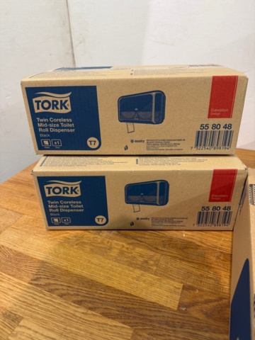 1352432-2 Nya hållare för handtork, toalettpapper
