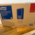 1352432-3 Nya hållare för handtork, toalettpapper