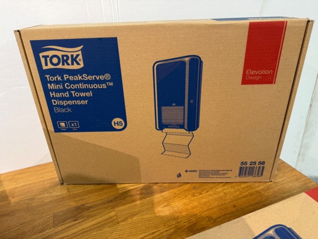 1352432-3 Nya hållare för handtork, toalettpapper