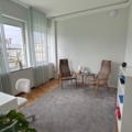 1529317-1 Kontorsinredning - Fåtöljer 2 st Yngve Ekström, skrivbord, m.m.