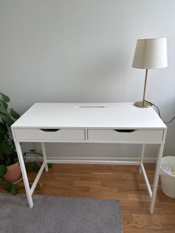 1529317-15 Kontorsinredning - Fåtöljer 2 st Yngve Ekström, skrivbord, m.m.