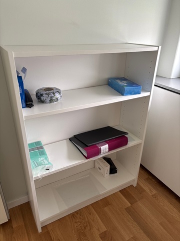 1529318-2 Kontorsinredning - Fåtöljer 2 st Yngve Ekström, skrivbord, m.m.