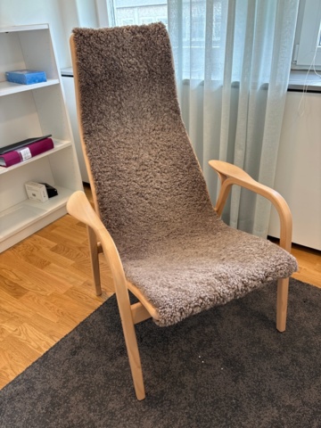 1529318-7 Kontorsinredning - Fåtöljer 2 st Yngve Ekström, skrivbord, m.m.