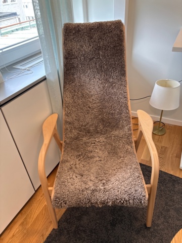 1529318-9 Kontorsinredning - Fåtöljer 2 st Yngve Ekström, skrivbord, m.m.