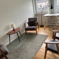 1529320-1 Fåtöljer, skrivbord, stolar, m.m.