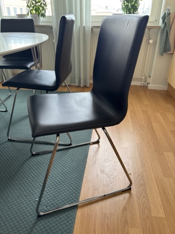 1529321-4 Matbord med stolar, kaffebryggare, m.m.