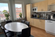 1529321 Matbord med stolar, kaffebryggare, m.m.