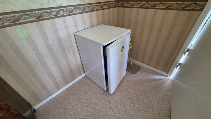 1531773-1 Countertop refrigerator