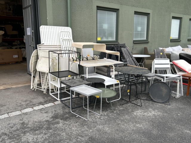1525386-2 Parti med möbler, inredning och textilier från inredningsfirma