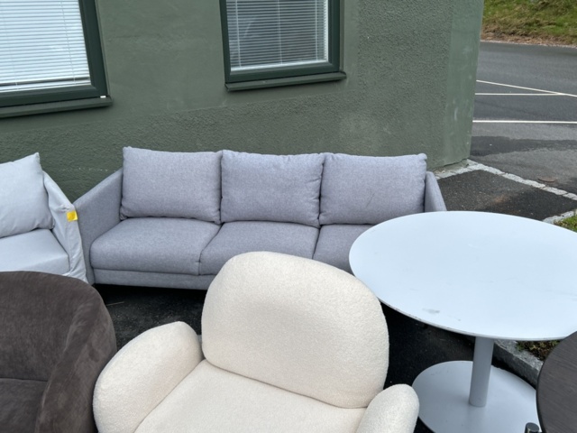 1525386-15 Parti med möbler, inredning och textilier från inredningsfirma