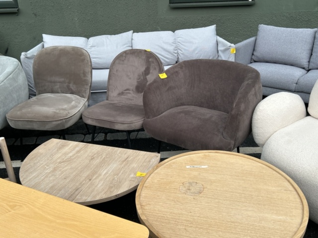 1525386-18 Parti med möbler, inredning och textilier från inredningsfirma