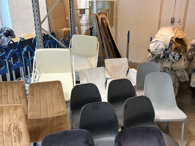 1525386-23 Parti med möbler, inredning och textilier från inredningsfirma