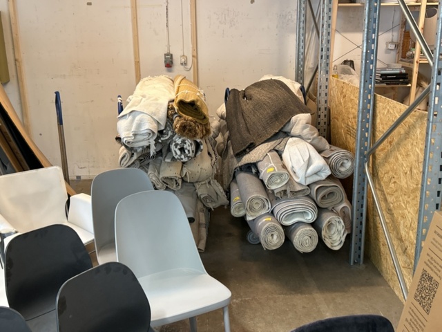 1525386-24 Parti med möbler, inredning och textilier från inredningsfirma