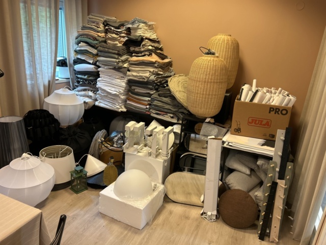 1525386-38 Parti med möbler, inredning och textilier från inredningsfirma