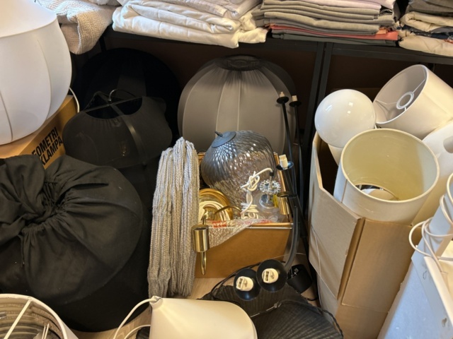 1525386-44 Parti med möbler, inredning och textilier från inredningsfirma